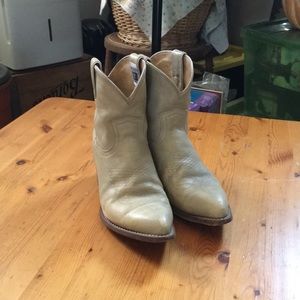 Frye taupe billy short 8